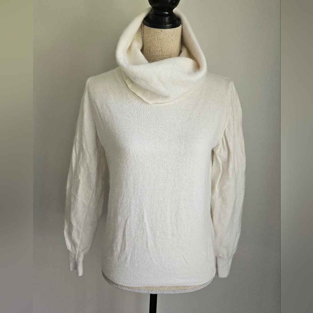 SS Chic Cream Turtleneck Sweater